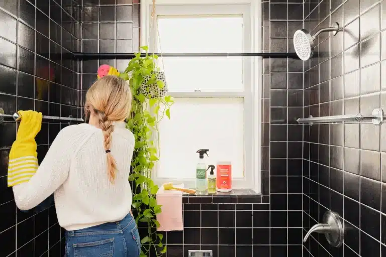 Tips to Clean a Bathroom Before Moving Out